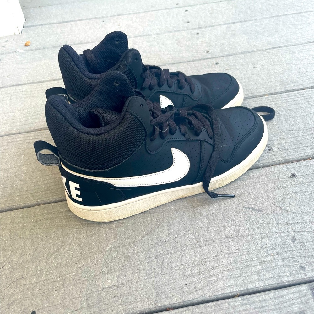 Black hightop Nike’s